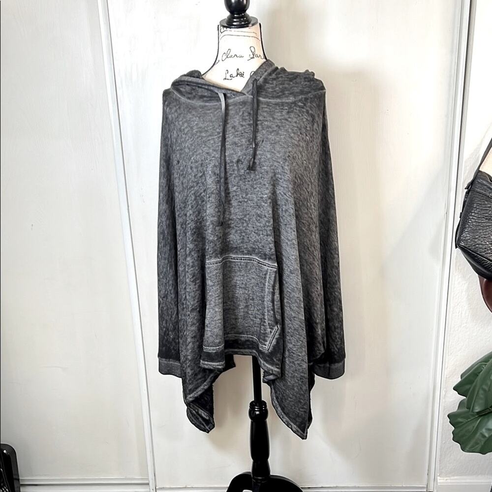 Wild Pearl Cozy Gray Hooded Poncho size Medium